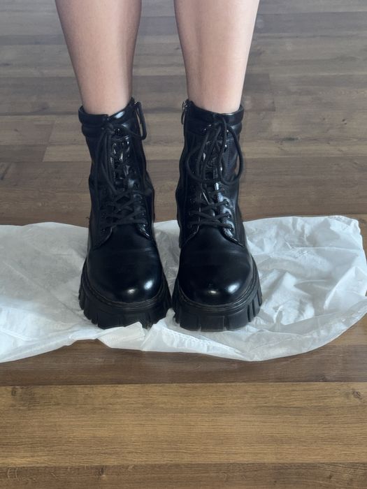 Ботинки жіночі чорні