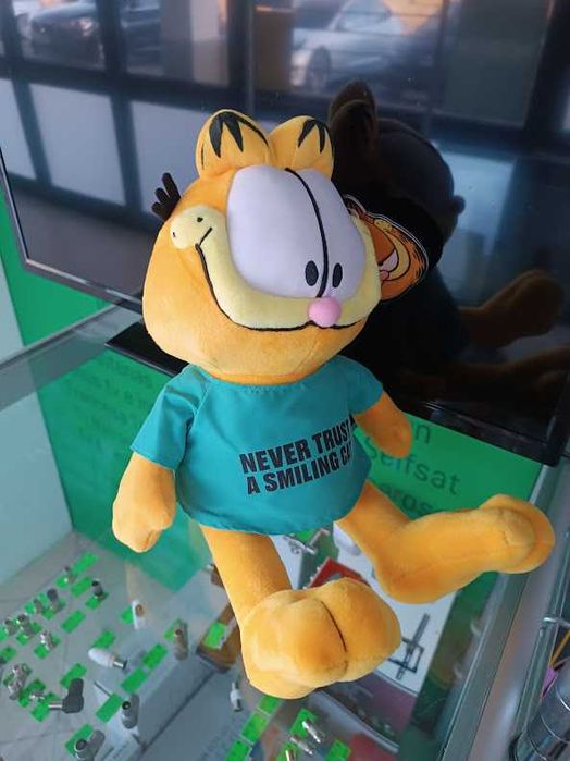 Peluche Garfield Never Trust a Smiling Cat 30cm