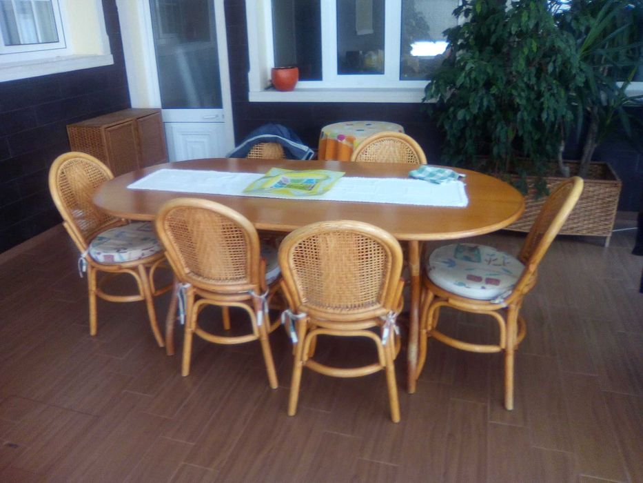 sala de jantar e de estar em bambu