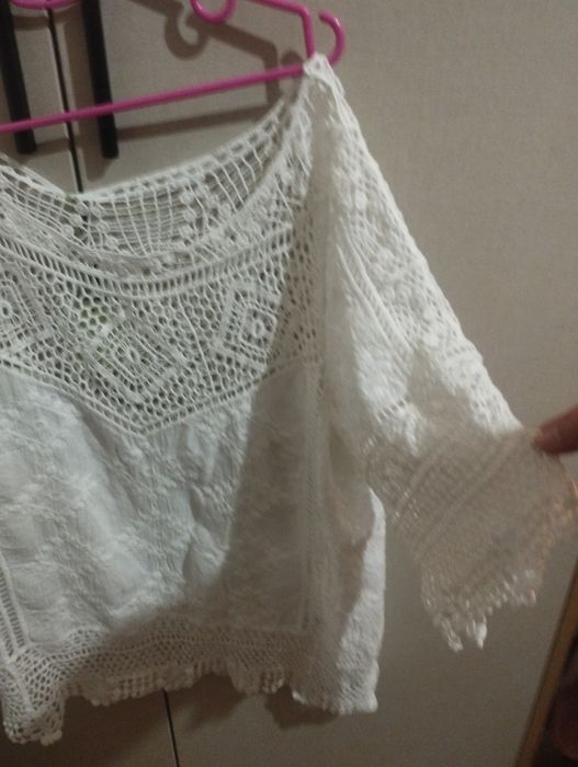 Blusa fresca rendada, veste até XL nunca usada
