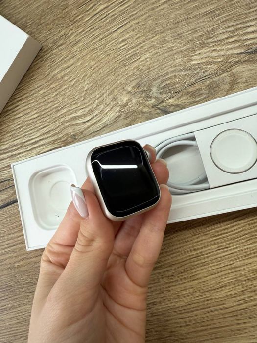Apple Watch Series 8 41 MM Starlight GPS як новий