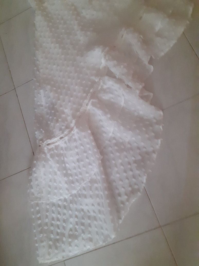Vestido branco bordado forrado ( Lança Perfume ) C/ Novo
