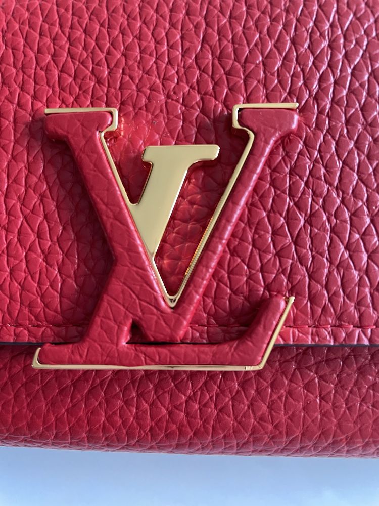 Portfel Louis Vuitton Capucines w kolorze czerwonym