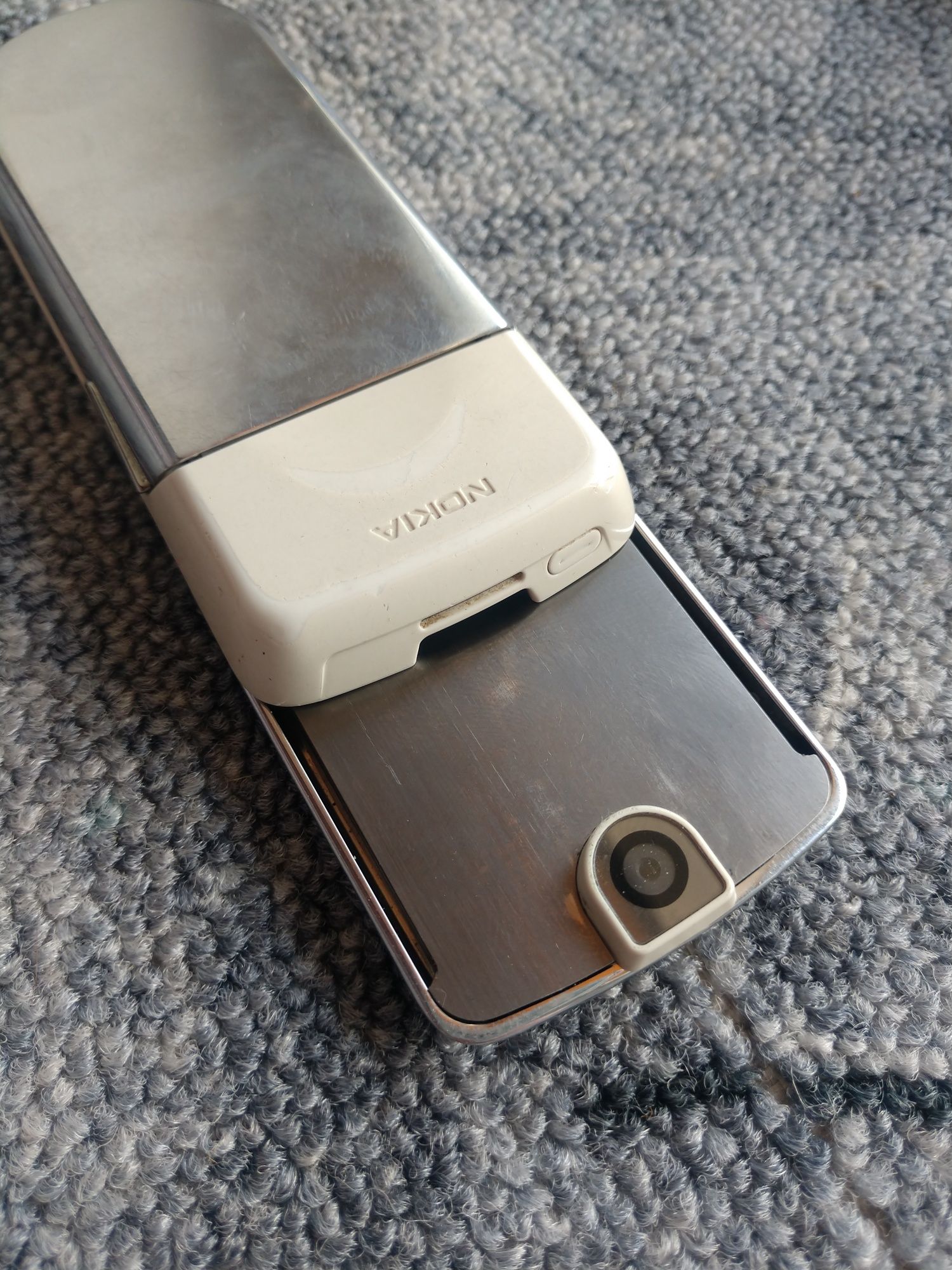 Nokia 8800 sirocco.