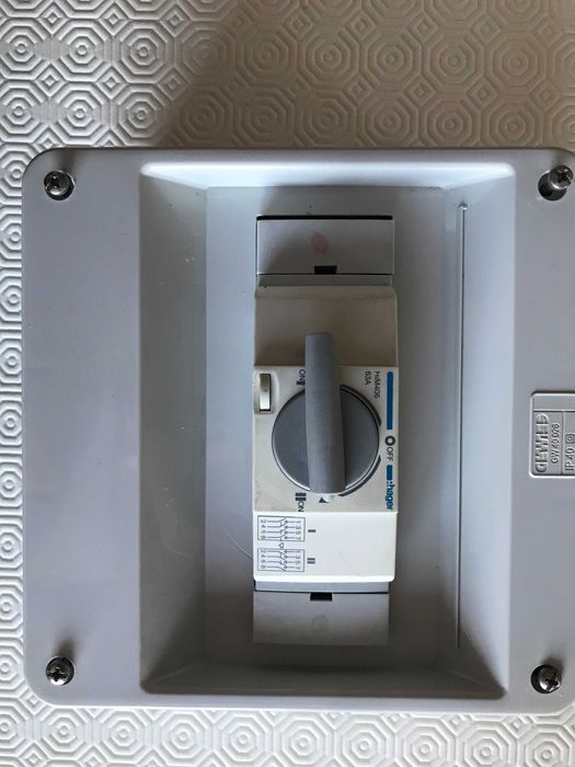 Comutador de electricidade Hager HIM404