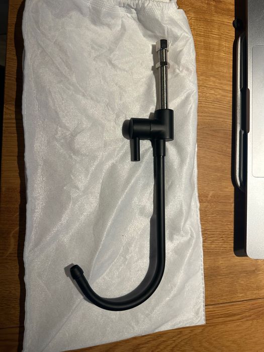 Wylewka do wody filtrowanej czarny