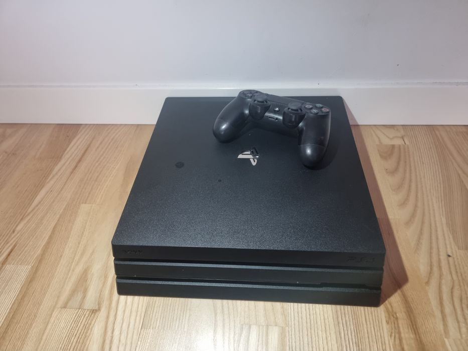 Ps4 pro w bardzo dobrym stanie  CUH16B problem z oprograwowaniem