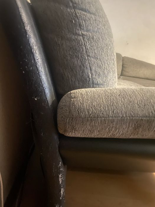 Sofa cinzento e preto