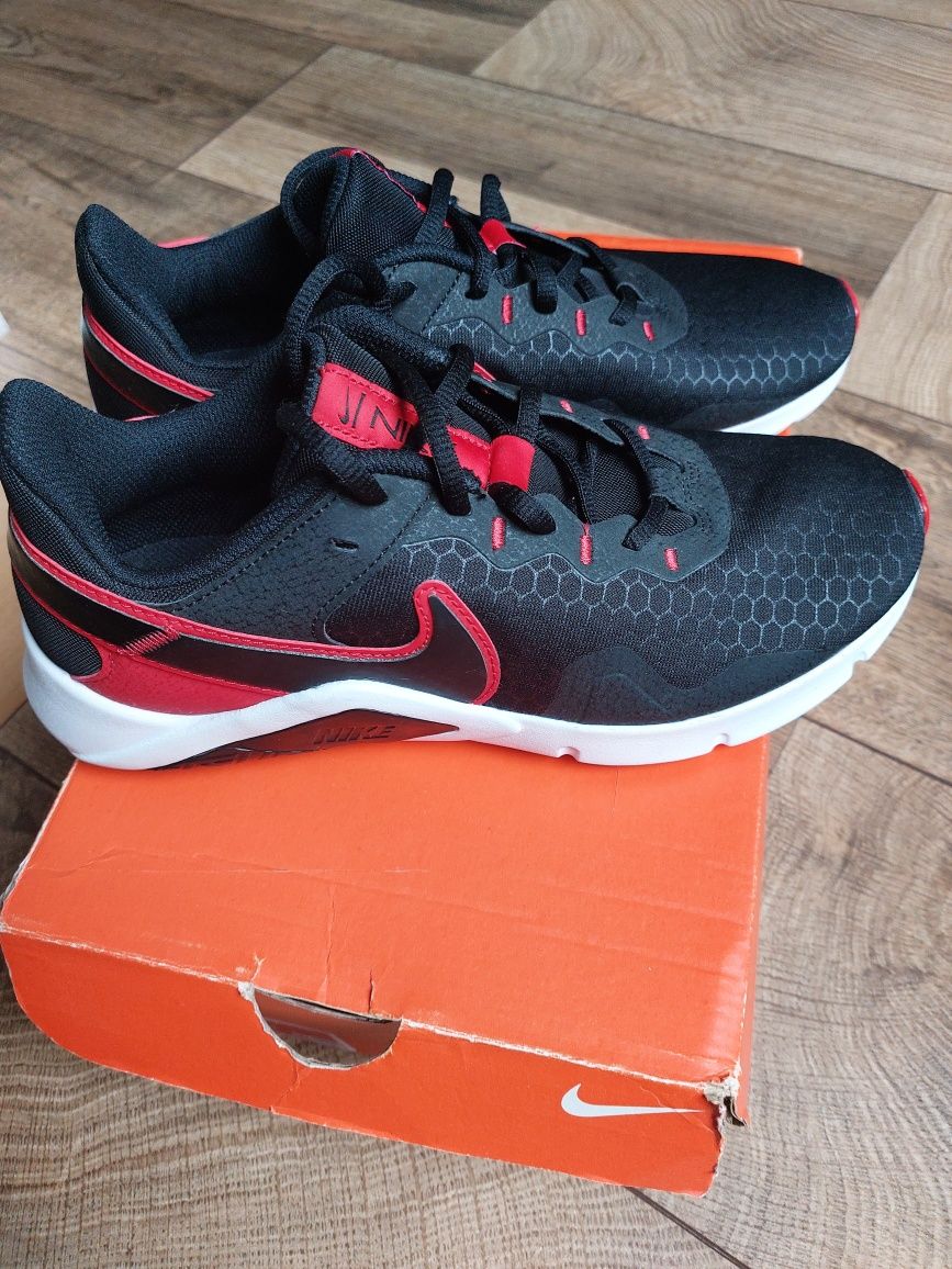 Новые кроссовки Nike , us 7, eur 40, 25 см.