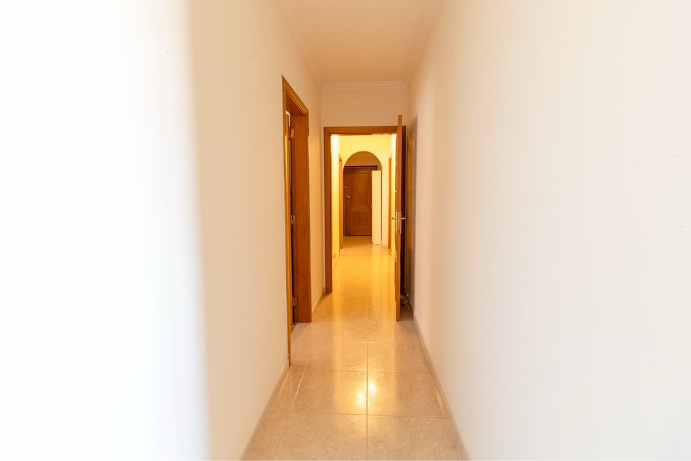 Apartamento T3 usado c/parqueamento e arrecadação