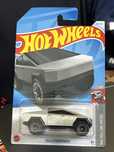 Hot Wheels Tesla Cybertruck (długa karta)