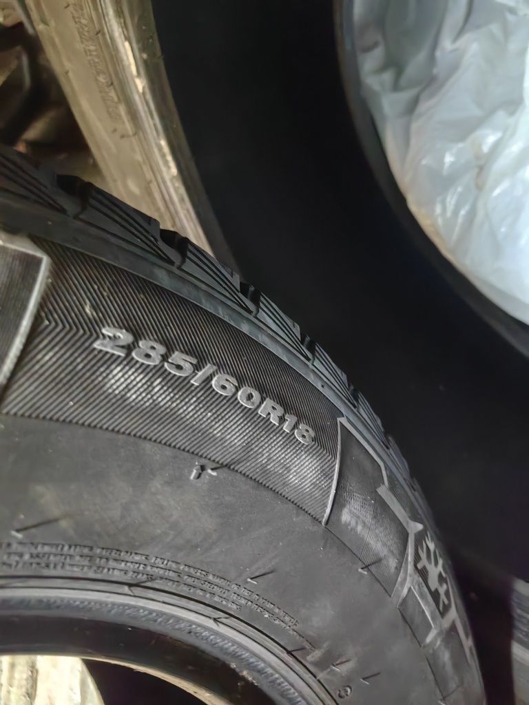 Продам зимнюю резину 285 60 R18