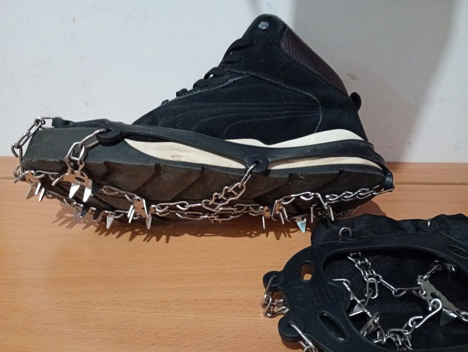 Nakładki antypoślizgowe z metalowymi kolcami