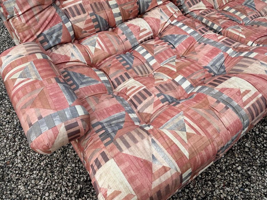 5 sofás - 2 individuais (120€) e 3 que formam um conjunto (130€)