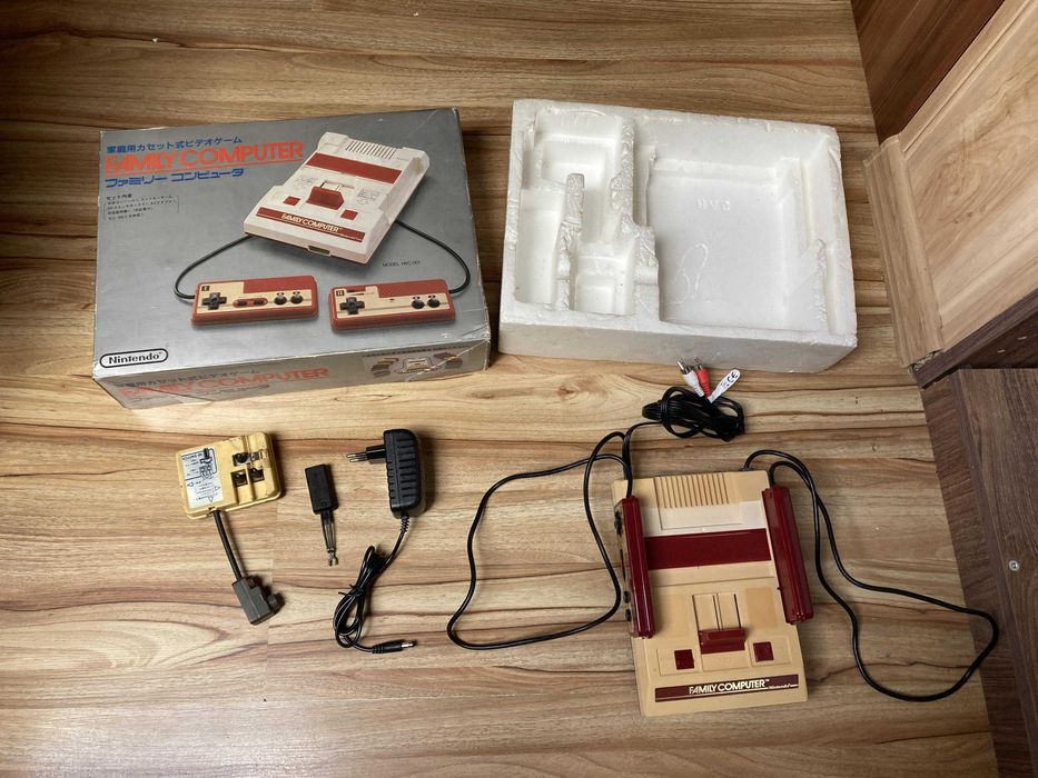 Nintendo Famicom Family Computer (NES) w pudełku - AV mod