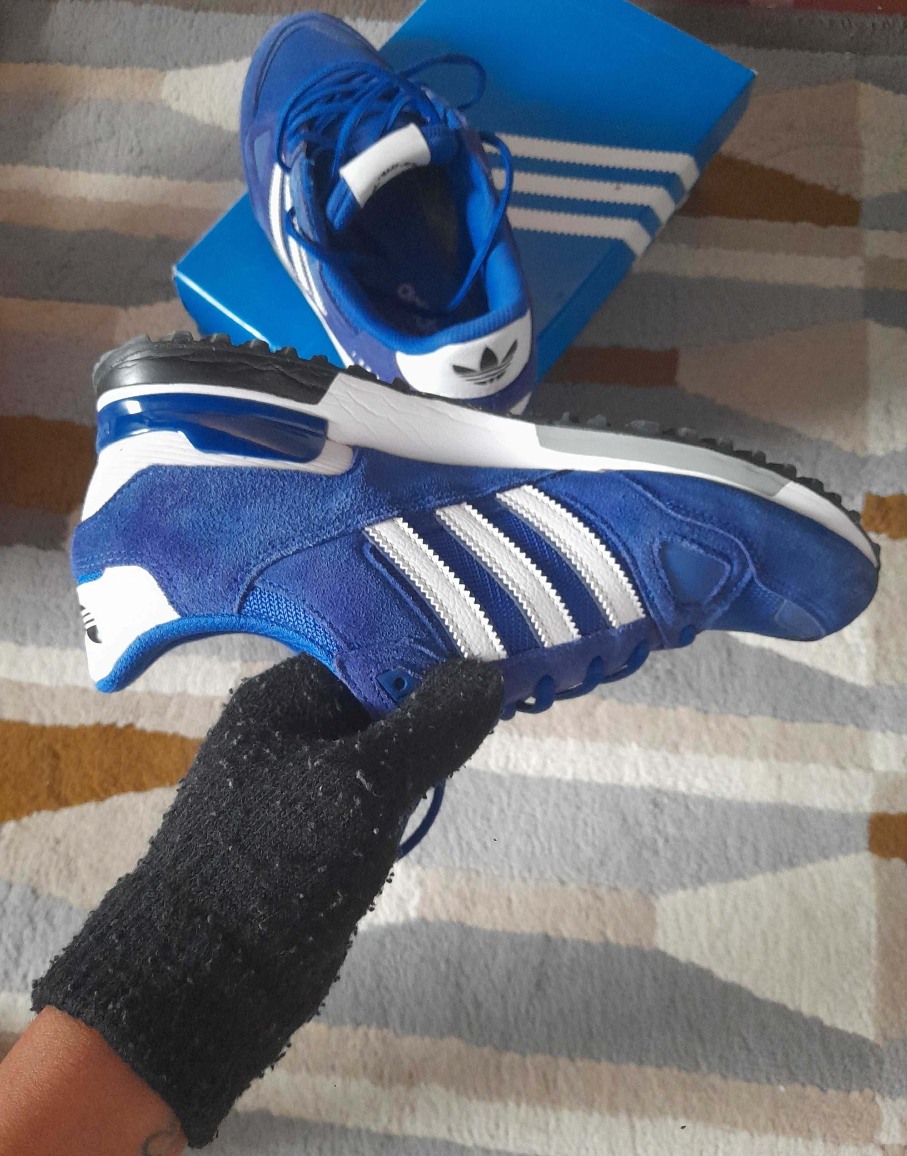 Ténis adidas desapego
