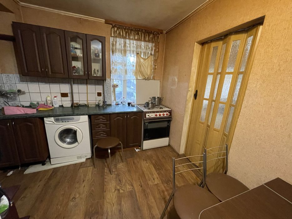 Продам однокімнатну квартиру на землі в Центрі!