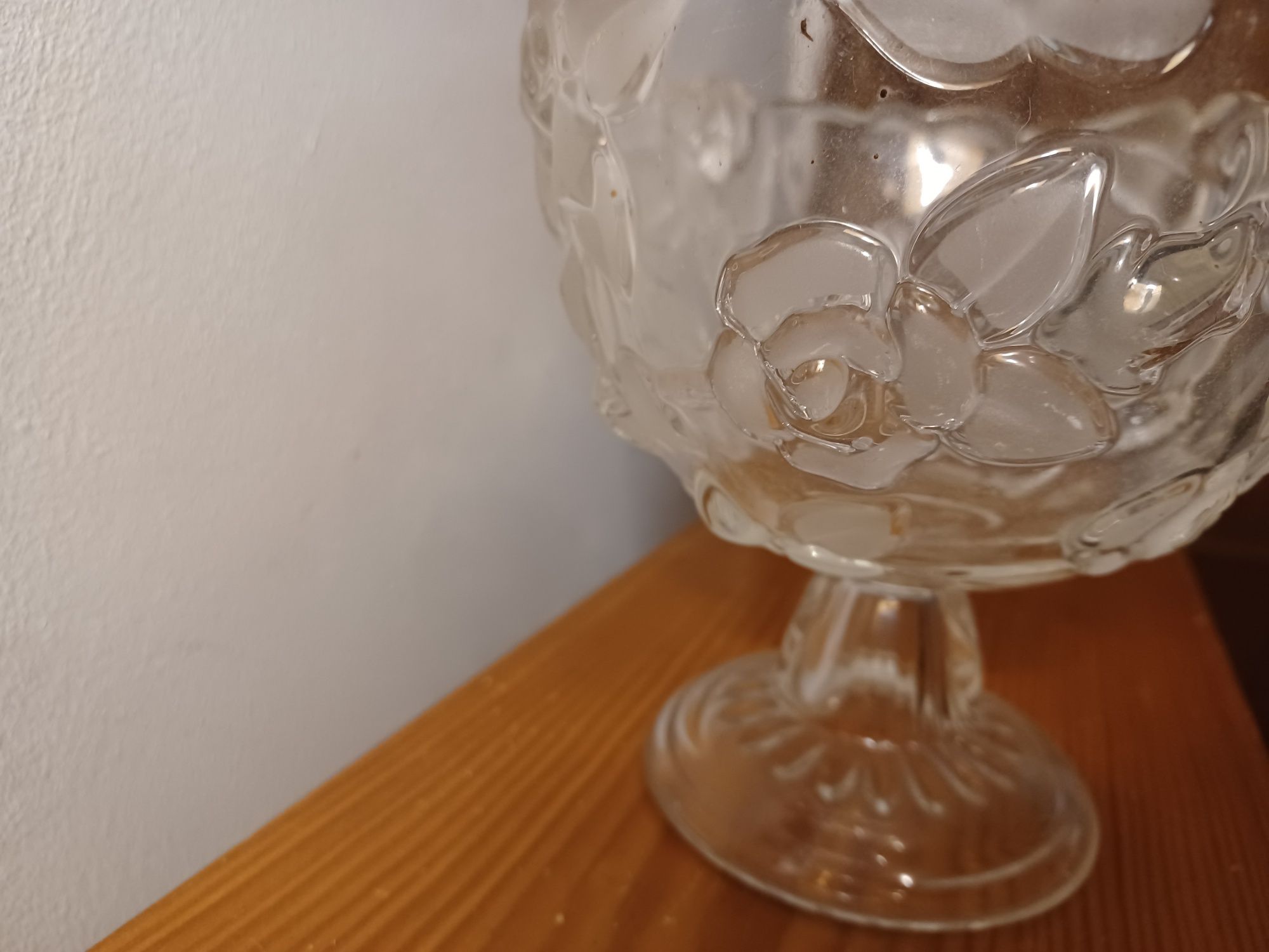 Taça em vidro trabalhado