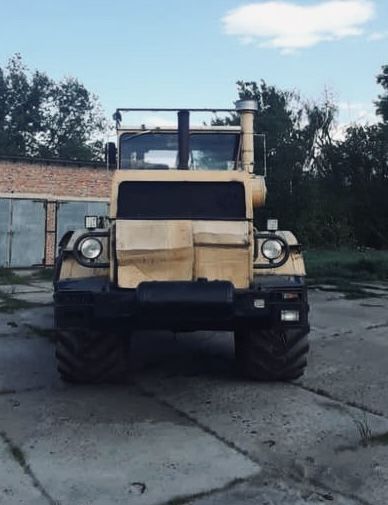 Кіровець К-701 + плуг 7 корпусів