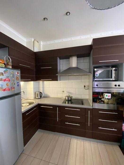 Продам 2 кв-ру, ремонт, 85 м, 2-й эт,  Среднефонтанская (2-668-273 ОФ)