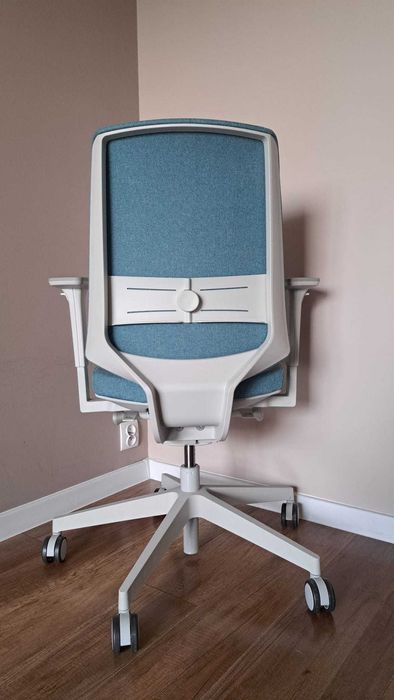 Krzesło biurowe ergonomiczne Fotel obrotowy Profim Light Up niebieski