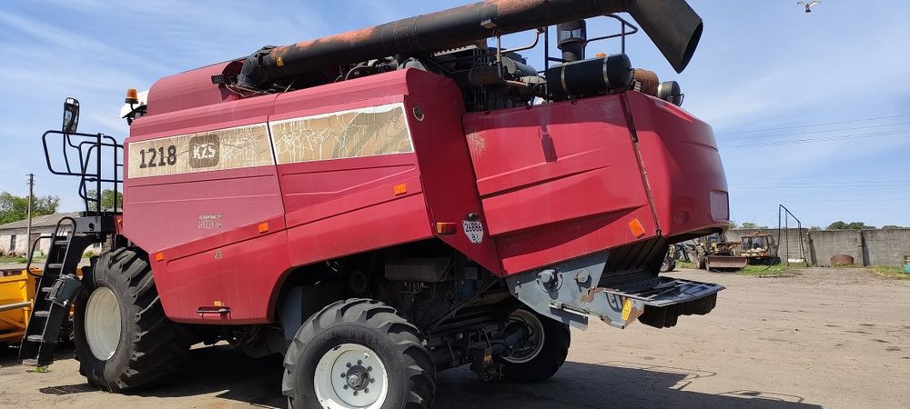 Продам комбайн КЗС 1218