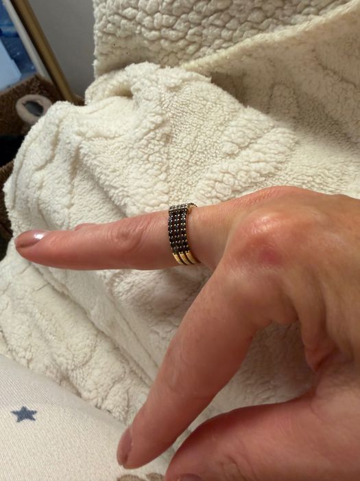 Anel ouro com diamantes negros e brancos