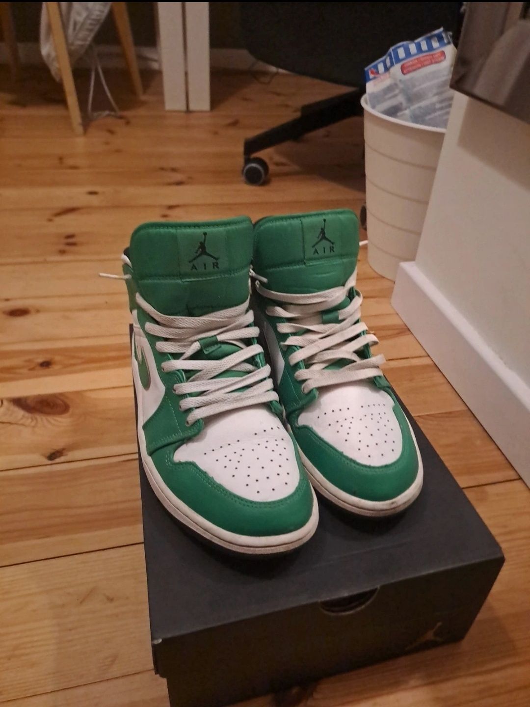 Jordan 1 mid lucky green