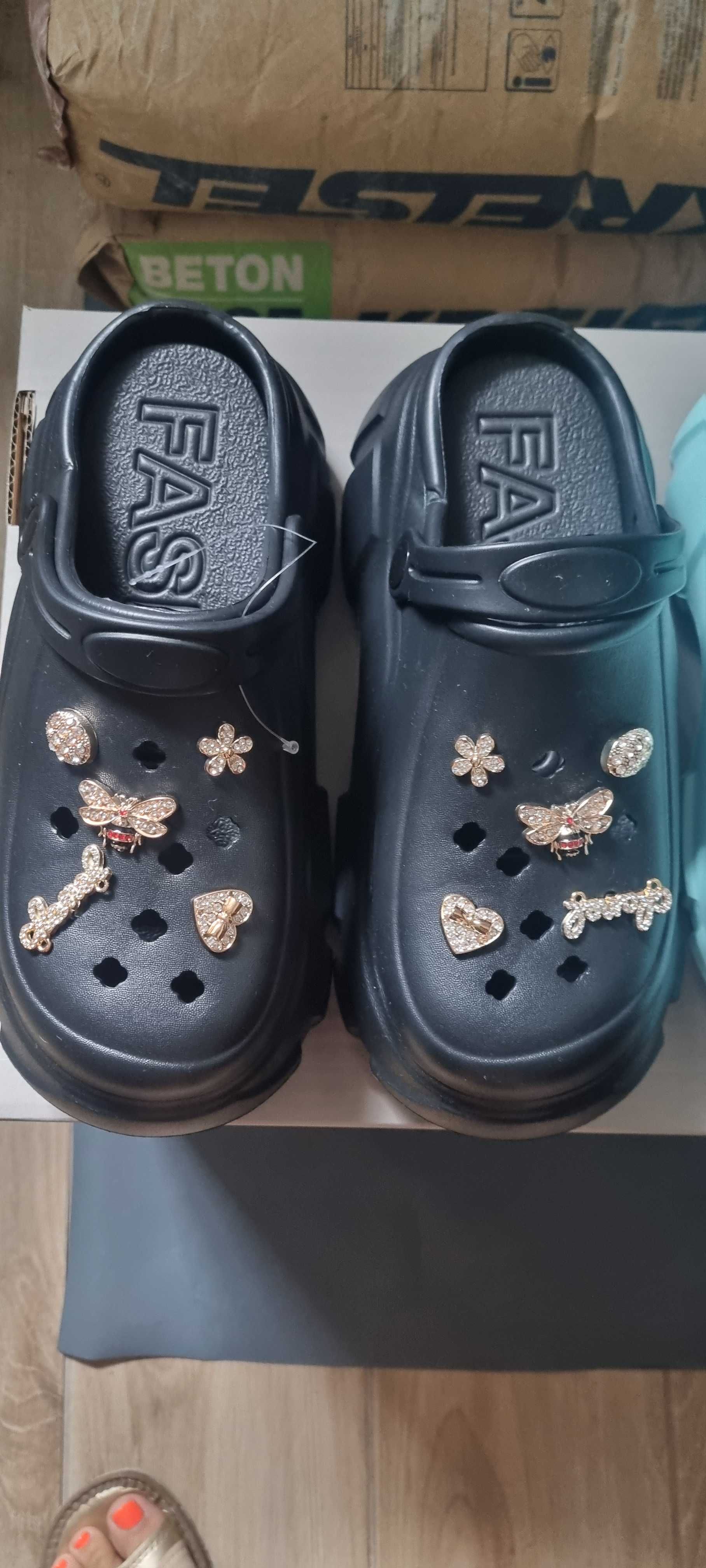 Klapki typu crocs