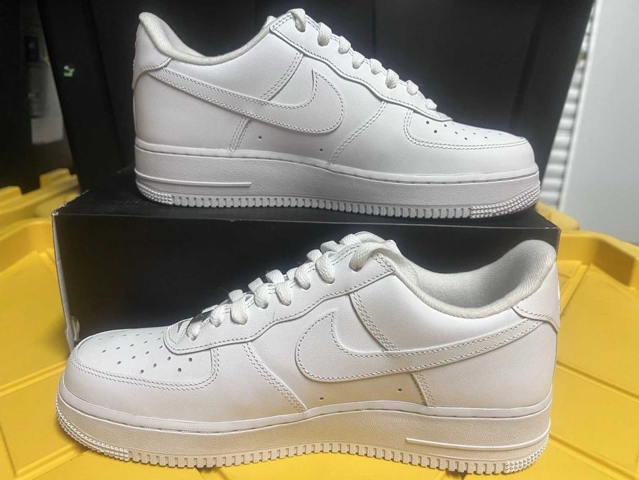 Buty meskie Nike Air Force 1 Low Supreme White R.37.5