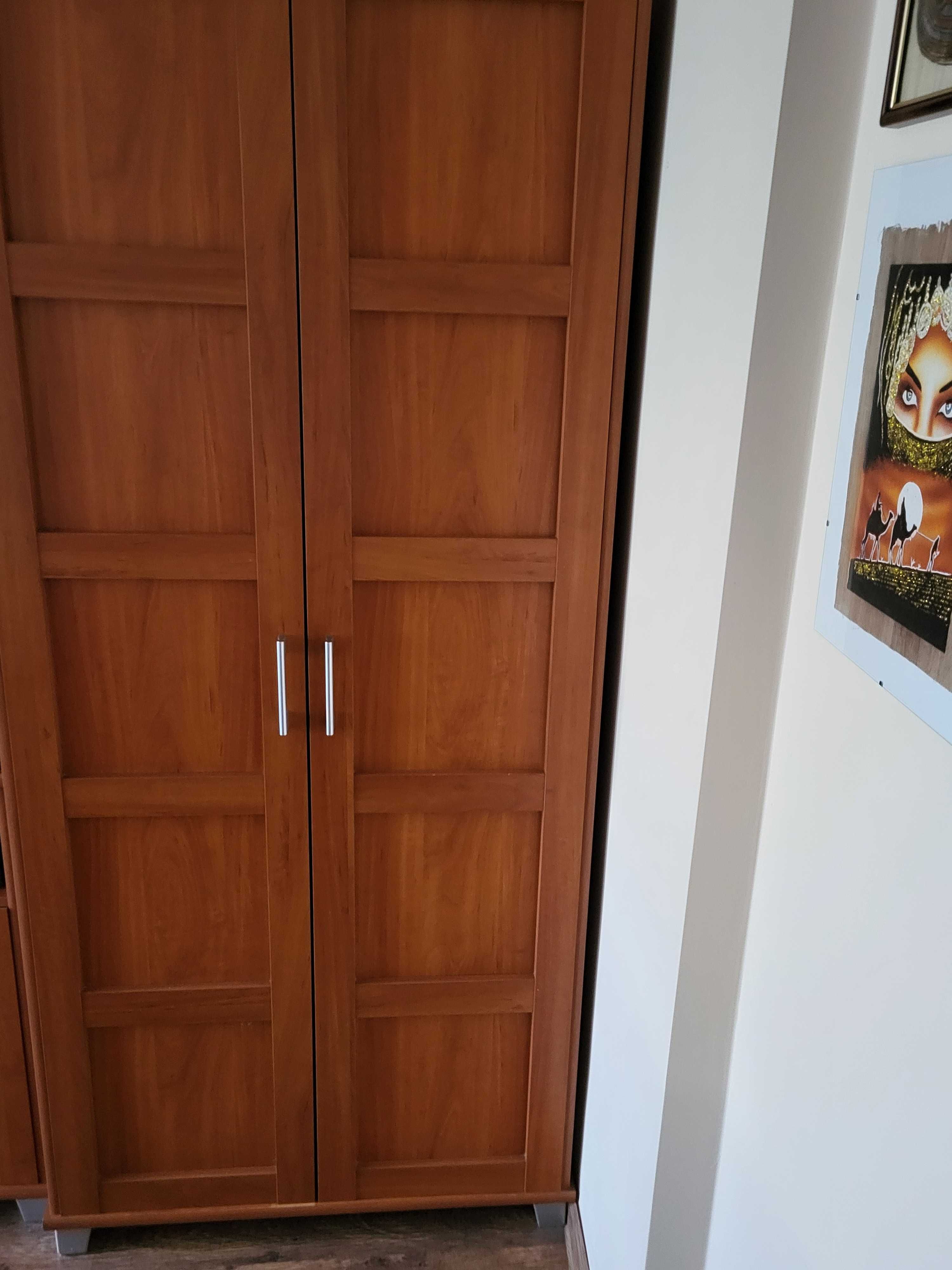 Szafa Szynaka kolor calvados na nóźkach