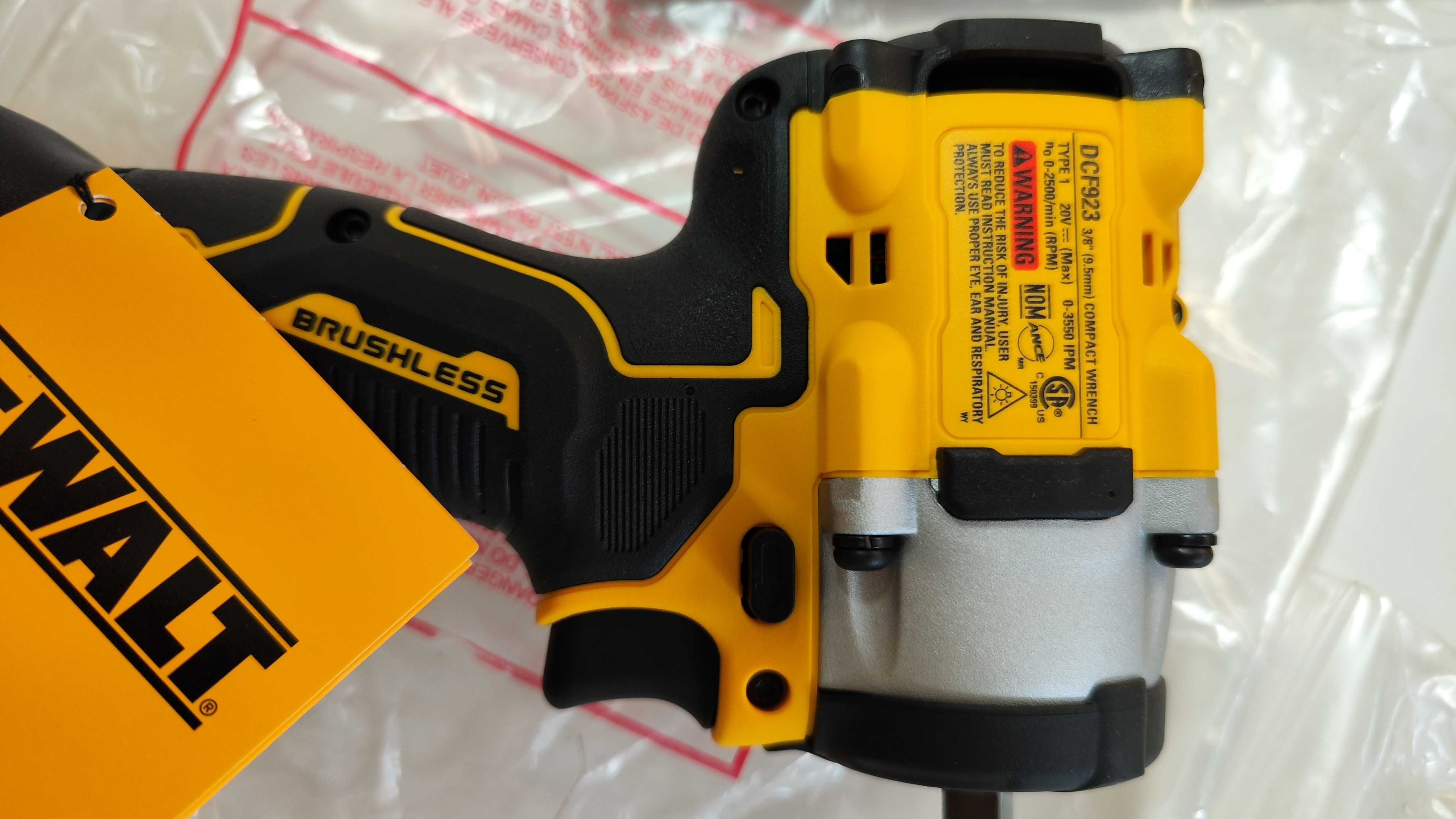 DeWalt  DCB 923b 610nm (tenho vários extras)