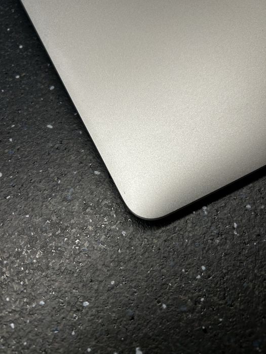 Apple MacBook Air 13” (2017)