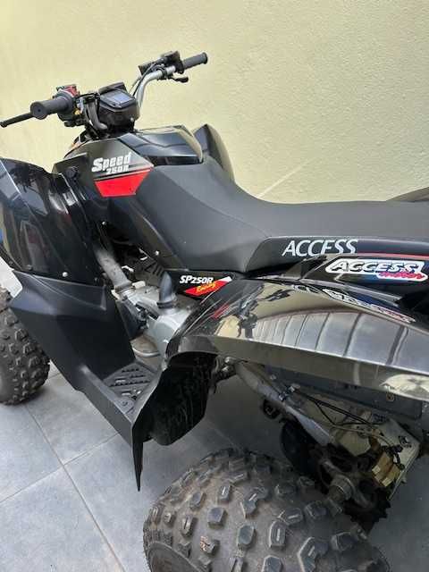 Moto 4 Access 250 para 2 passageiros