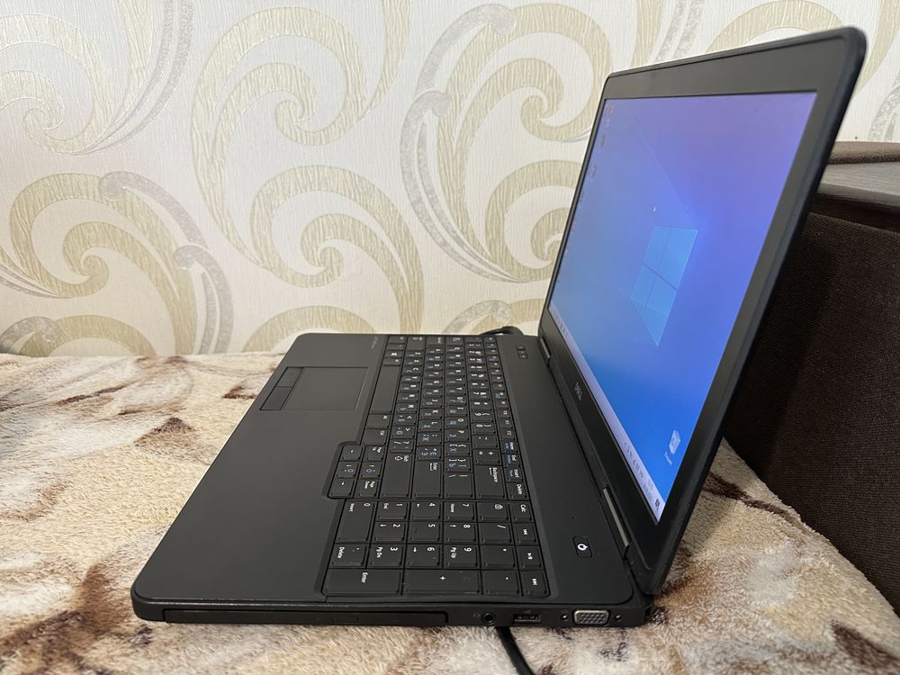 Ноутбук Dell latitude e5540 i3/8/500