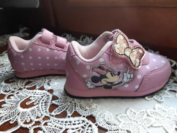 Różowe buciki dla dziewczynki