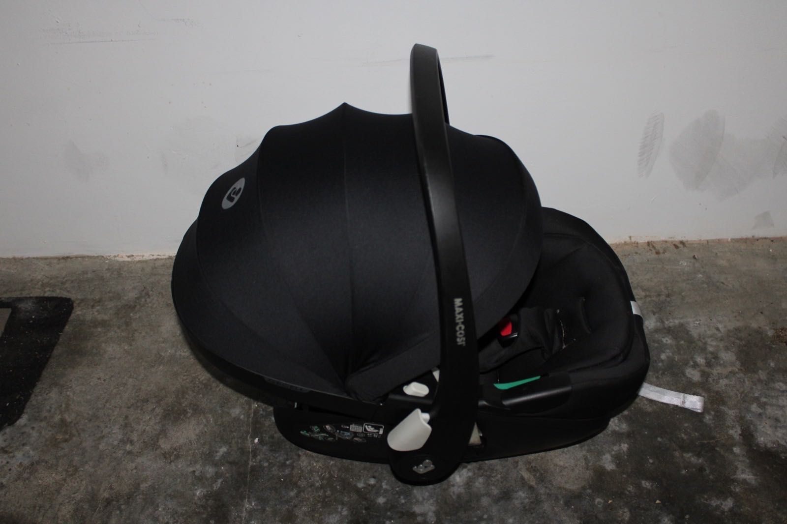 Ovo marca MAXI COSI + redutor + adaptadores ao carro passeio