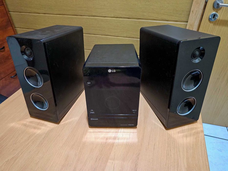 Aparelhagem Hi-Fi LG CM2760 c/ Bluetooth, USB e Leitor de CD's