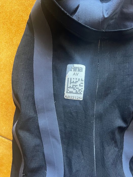 Fato de competição de natação arena