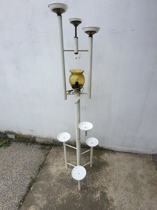 Kwietnik z lampą nocną