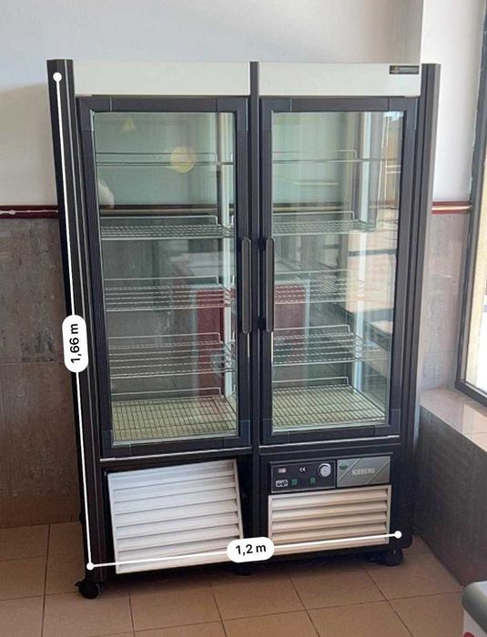 Equipamentos e mobiliário de cafetaria