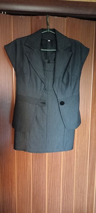 Костюм жіночий, на дівчину-підлітка (жилет і спідниця)