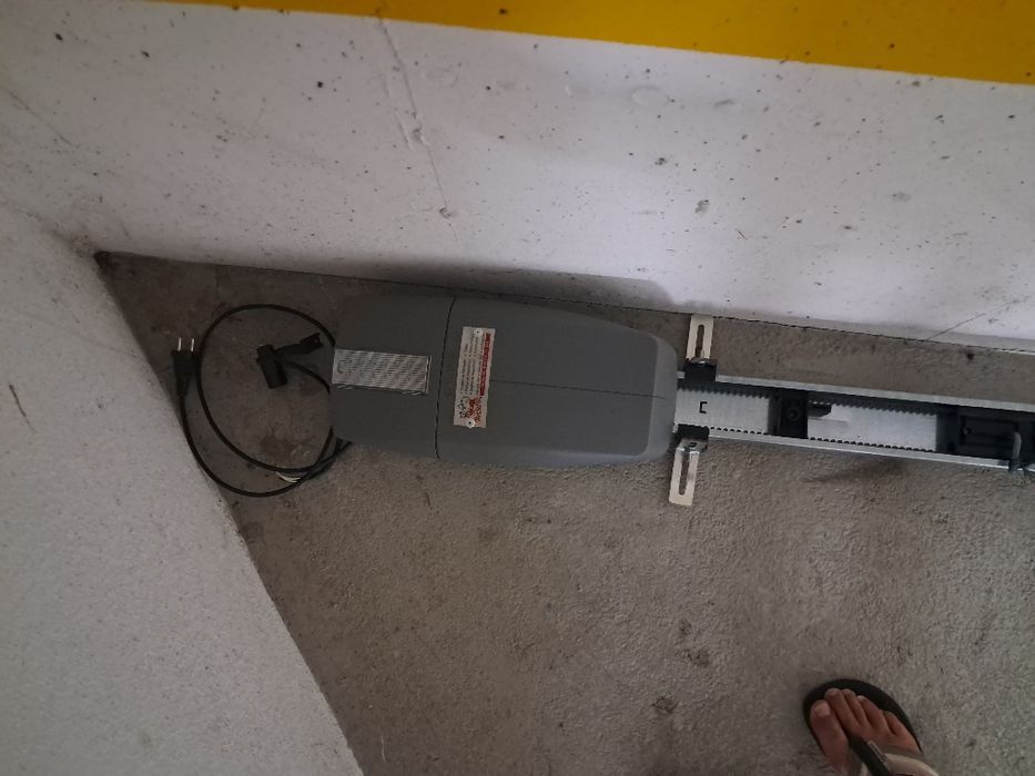 Vende-se motor de portao de garagem