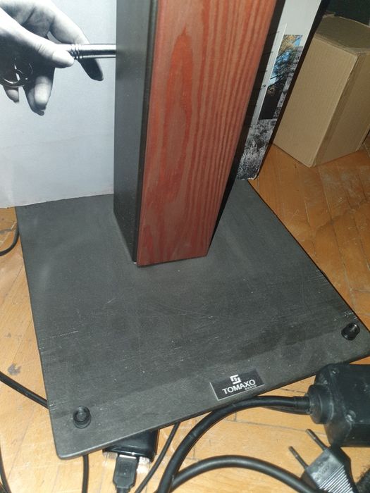Standy podstawki do kolumn monitorów stojaki
