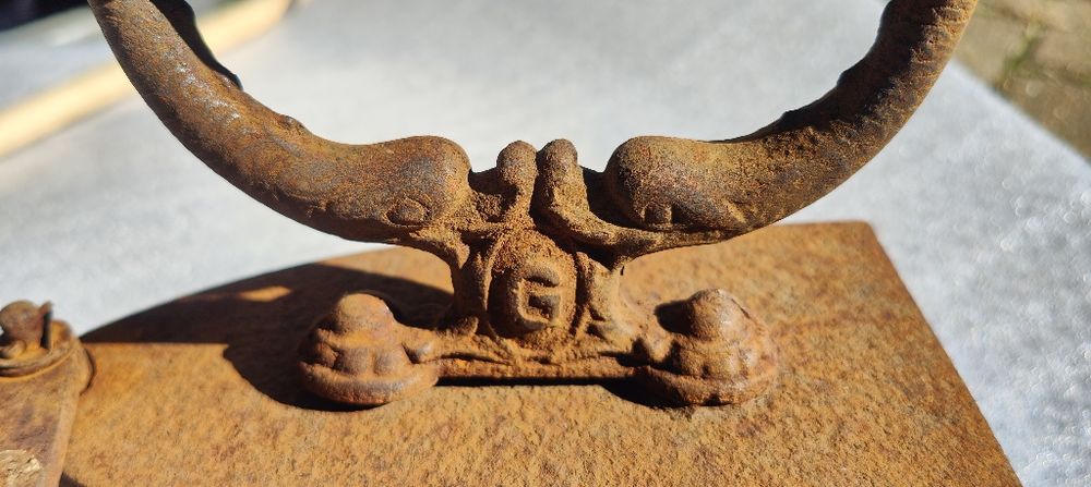 Stare żelazko na węgiel