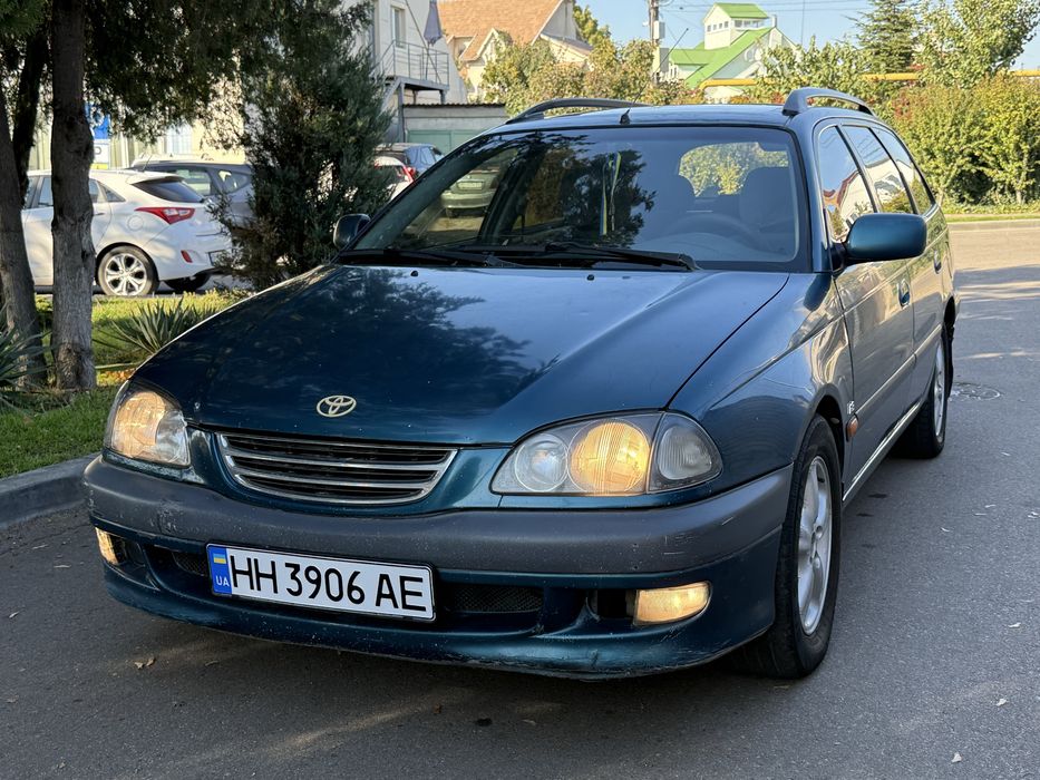 Toyota avensis  1.8 газ бенз