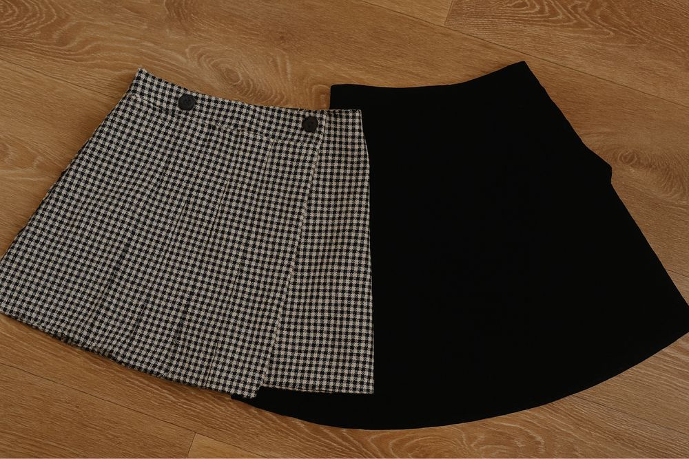 дві спідниці гармонійно поєднують різні стилі