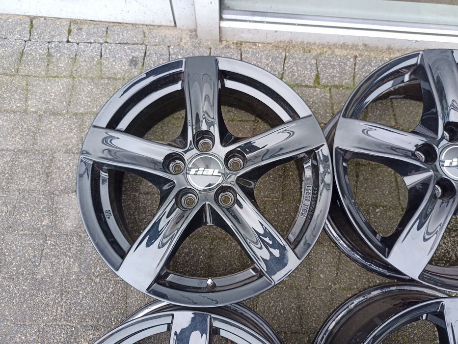 Czarne ALU 16 VW Golf V VI T-Roc Touran Caddy Eos Audi A3 Skoda Octavi