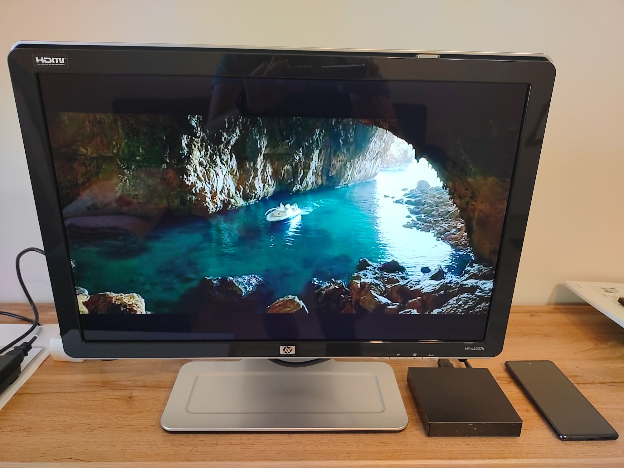 Monitor 22 cale LCD HP Pavilion HDMI, VGA, 2xUSB, Głośniki, Obrót 90st