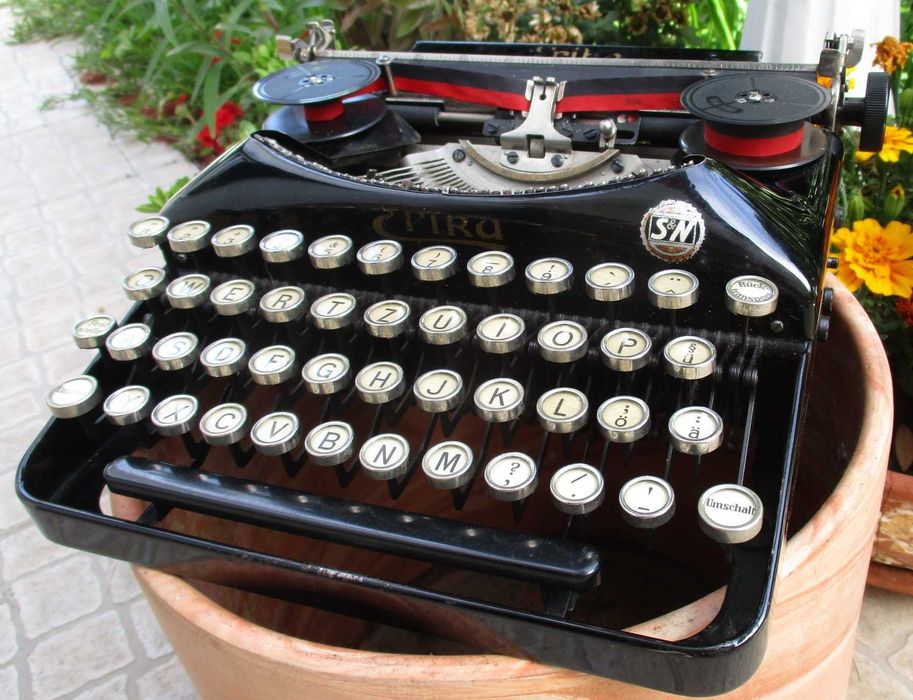 Maquina de escrever Vintage centenária